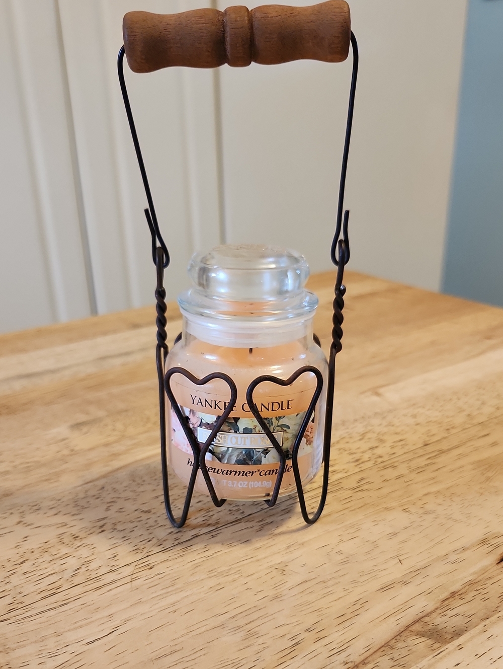 Yankee Candle Peach Jar in Black Metal Heart Holder with Wood Handle